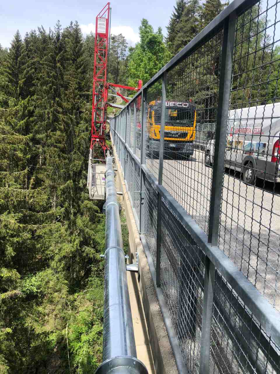 Straßenbrüstung