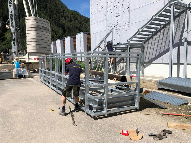 Metal platform