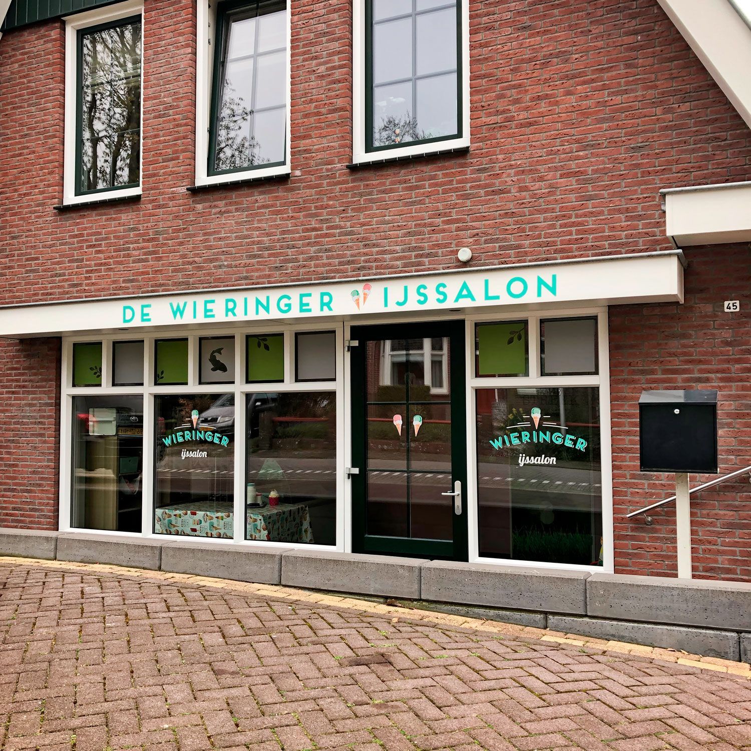 gevelsignage de Wieringer ijssalon