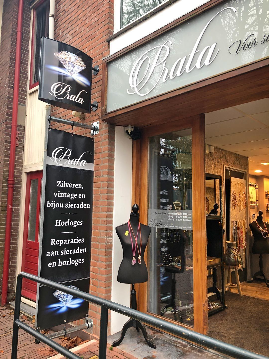 gevelsignage en lichtbak revisie Prata