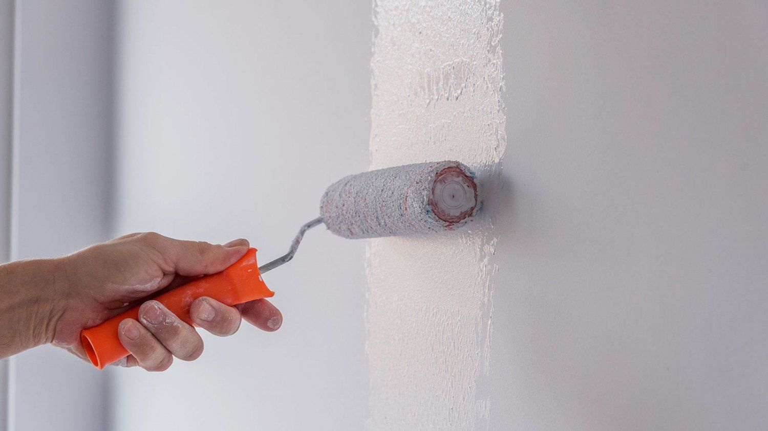 man paiting the wall