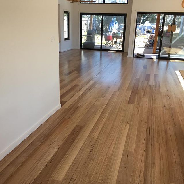 Glowing_Gallery_70