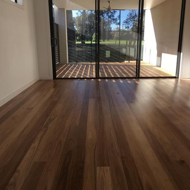 Glowing_Gallery_65