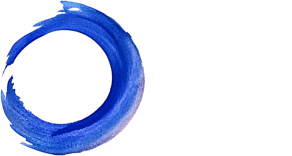 Cerchio blu a pennellate su sfondo bianco.