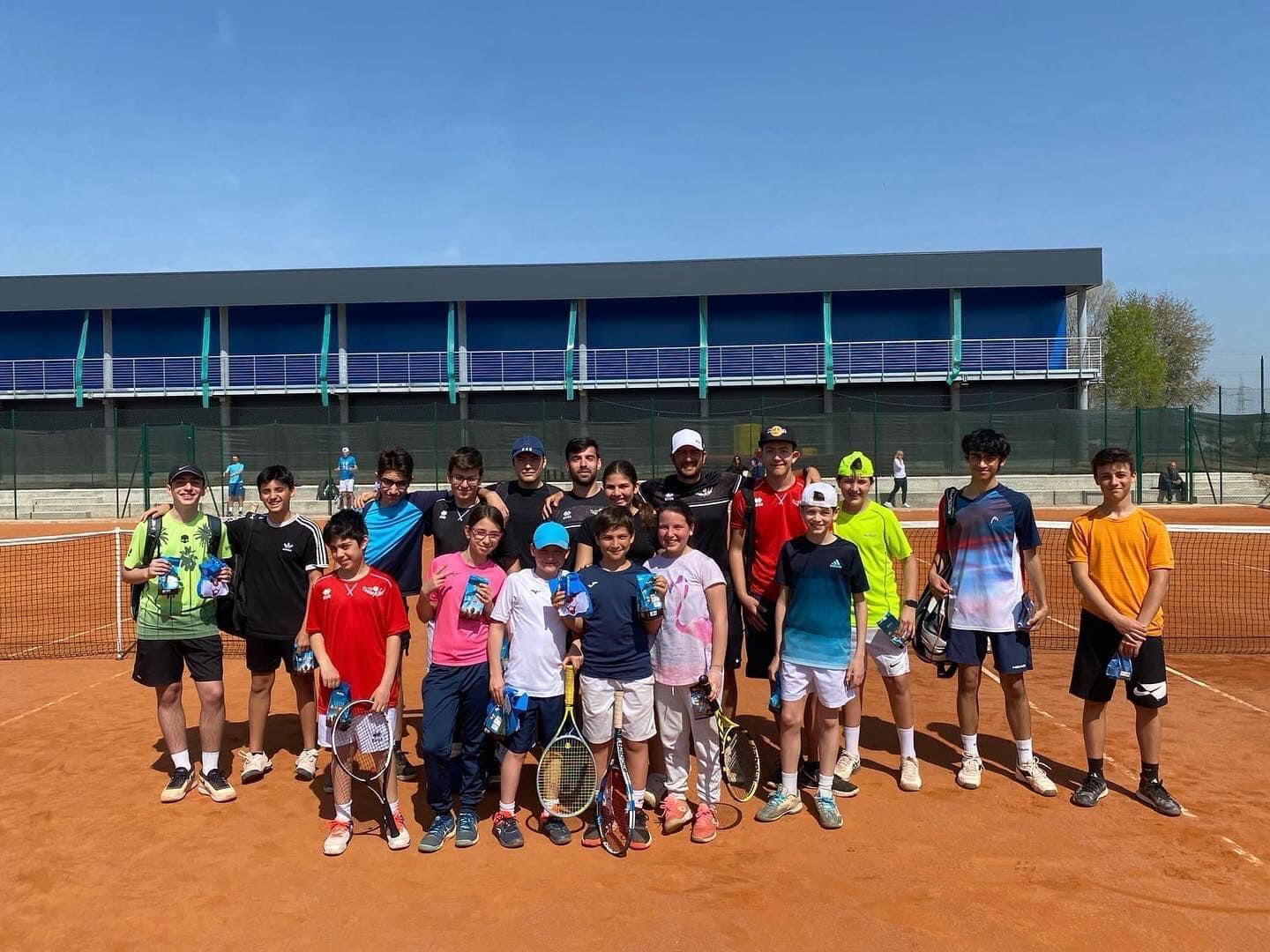 Foto di gruppo tennis cmapo estivi