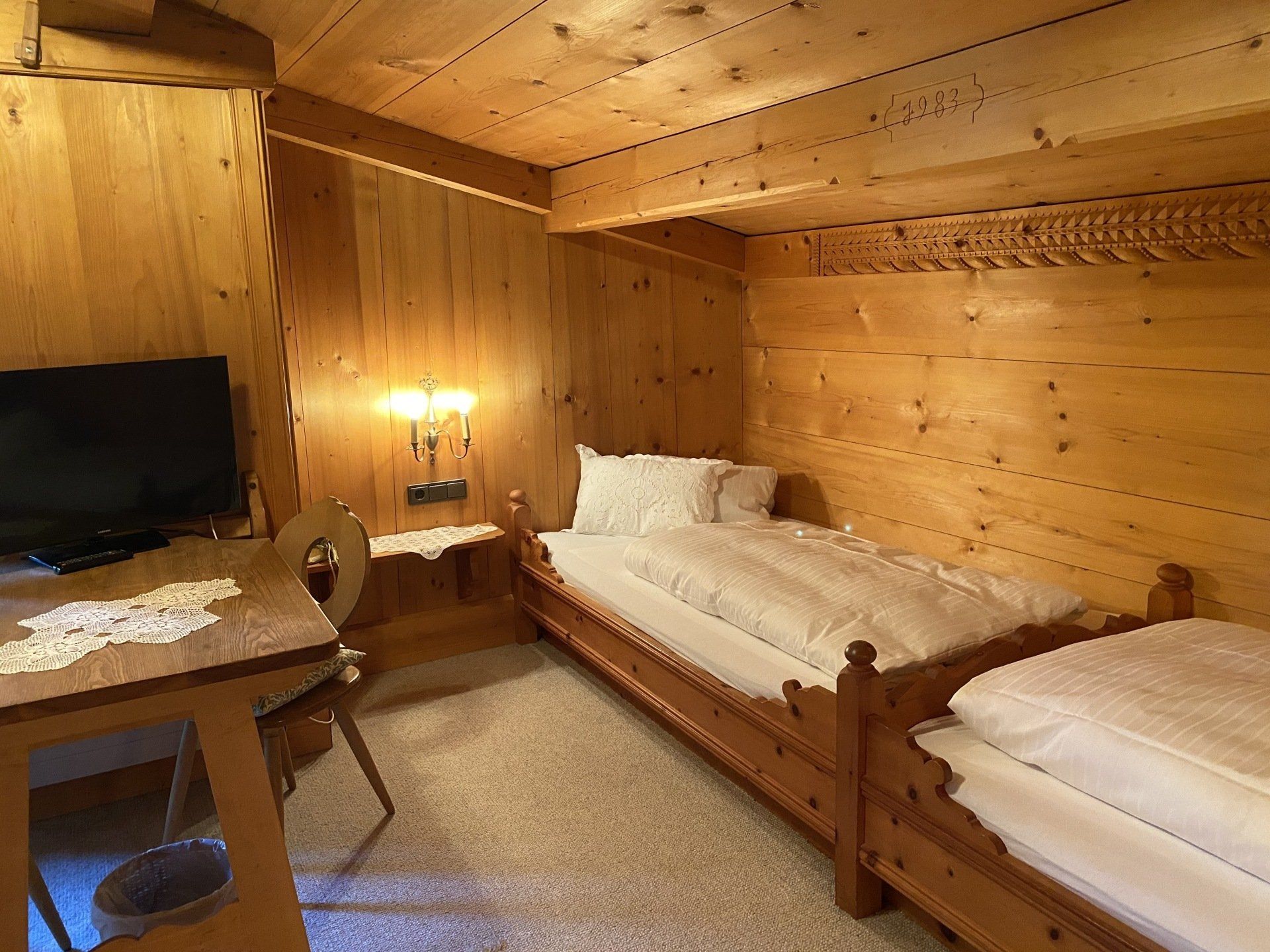 twin room gallery