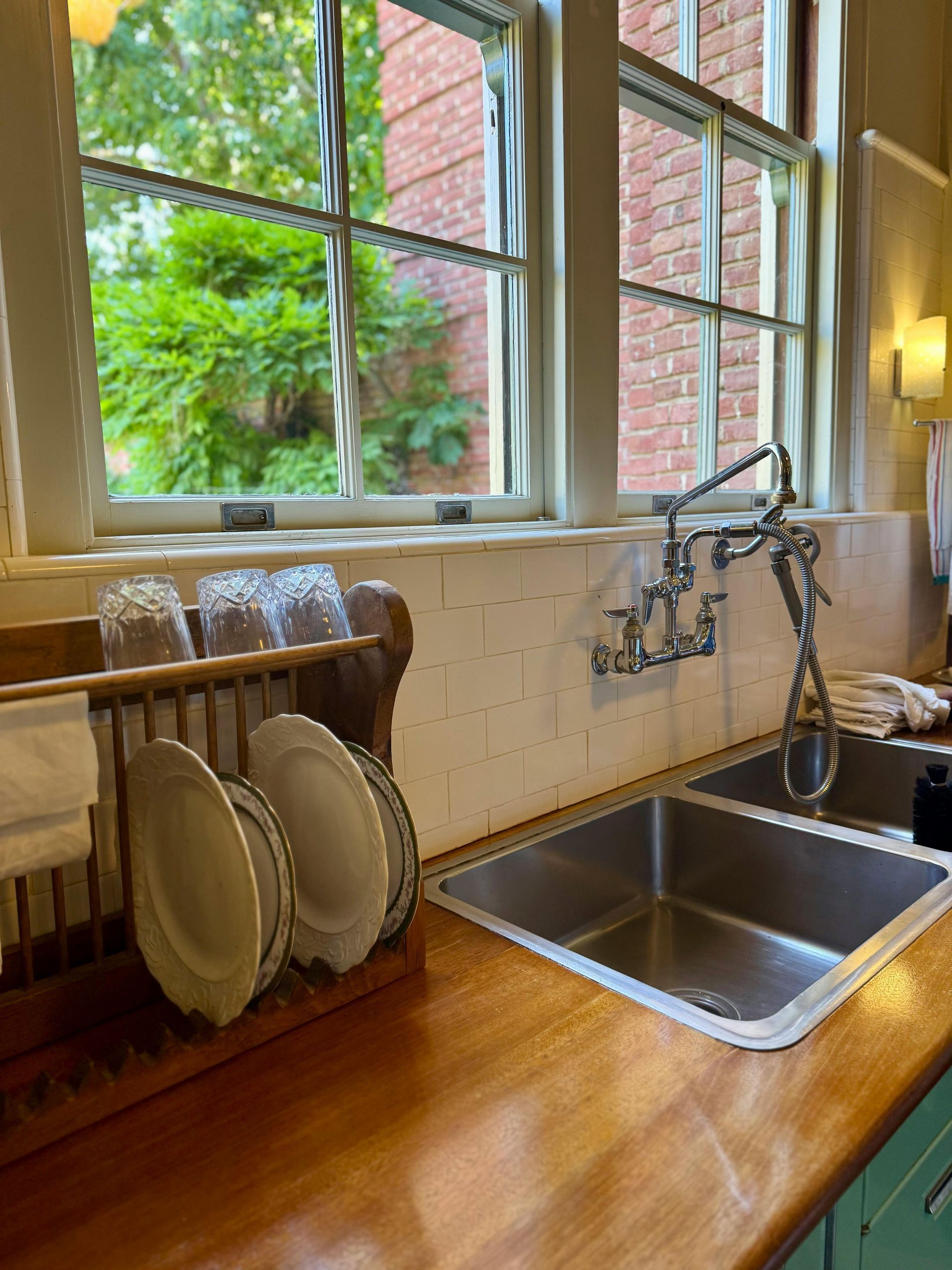 customer testimonial about the sink repair done by gainesville plumbing with the sink in front of a window