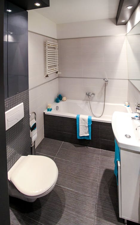 Apartment bathroom with bathtub