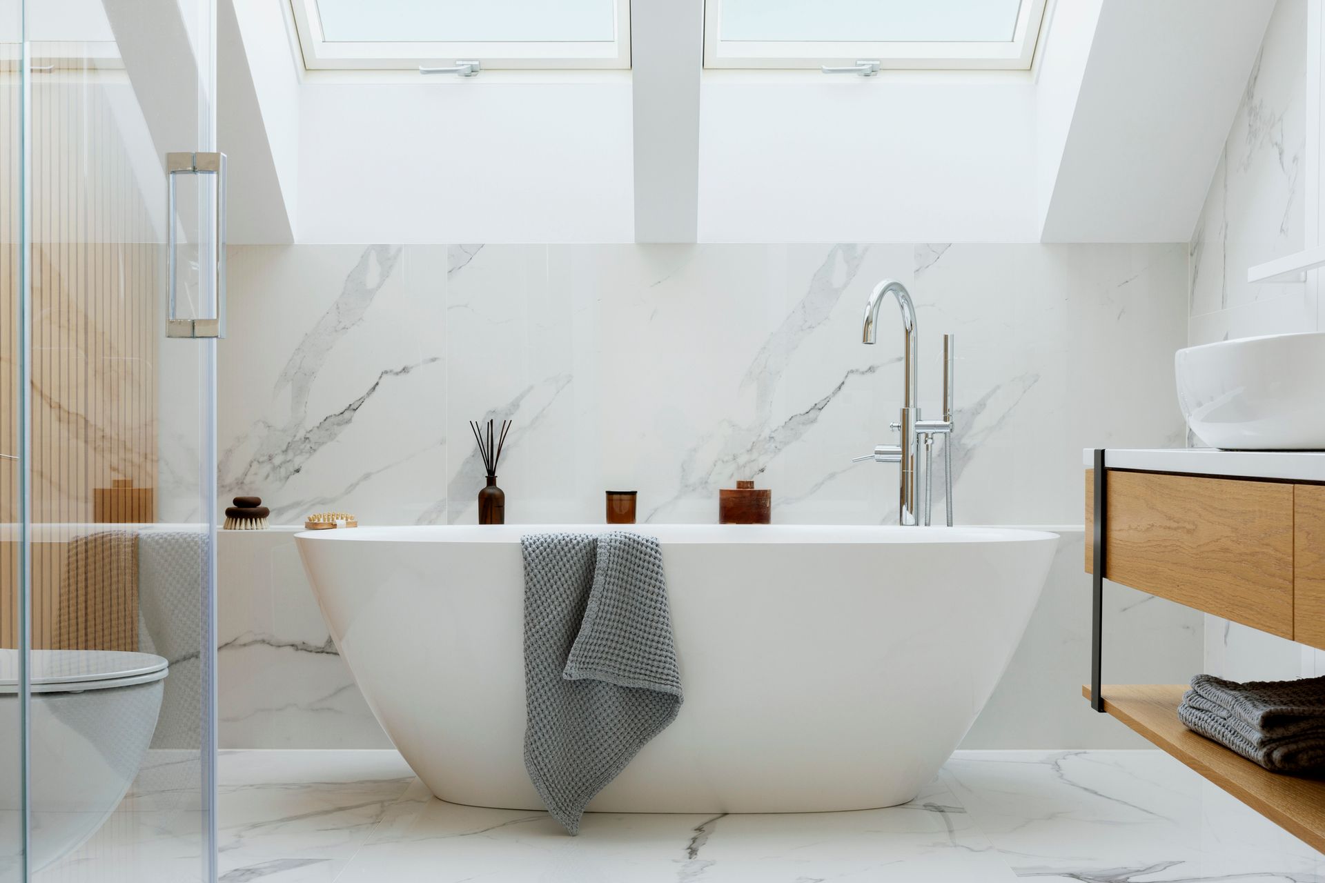 Modern Bathtub - Hobart, TAS - 20th Century Plumbing Pty Ltd Modern Bathtub - Hobart, TAS - 20th Century Plumbing Pty Ltd