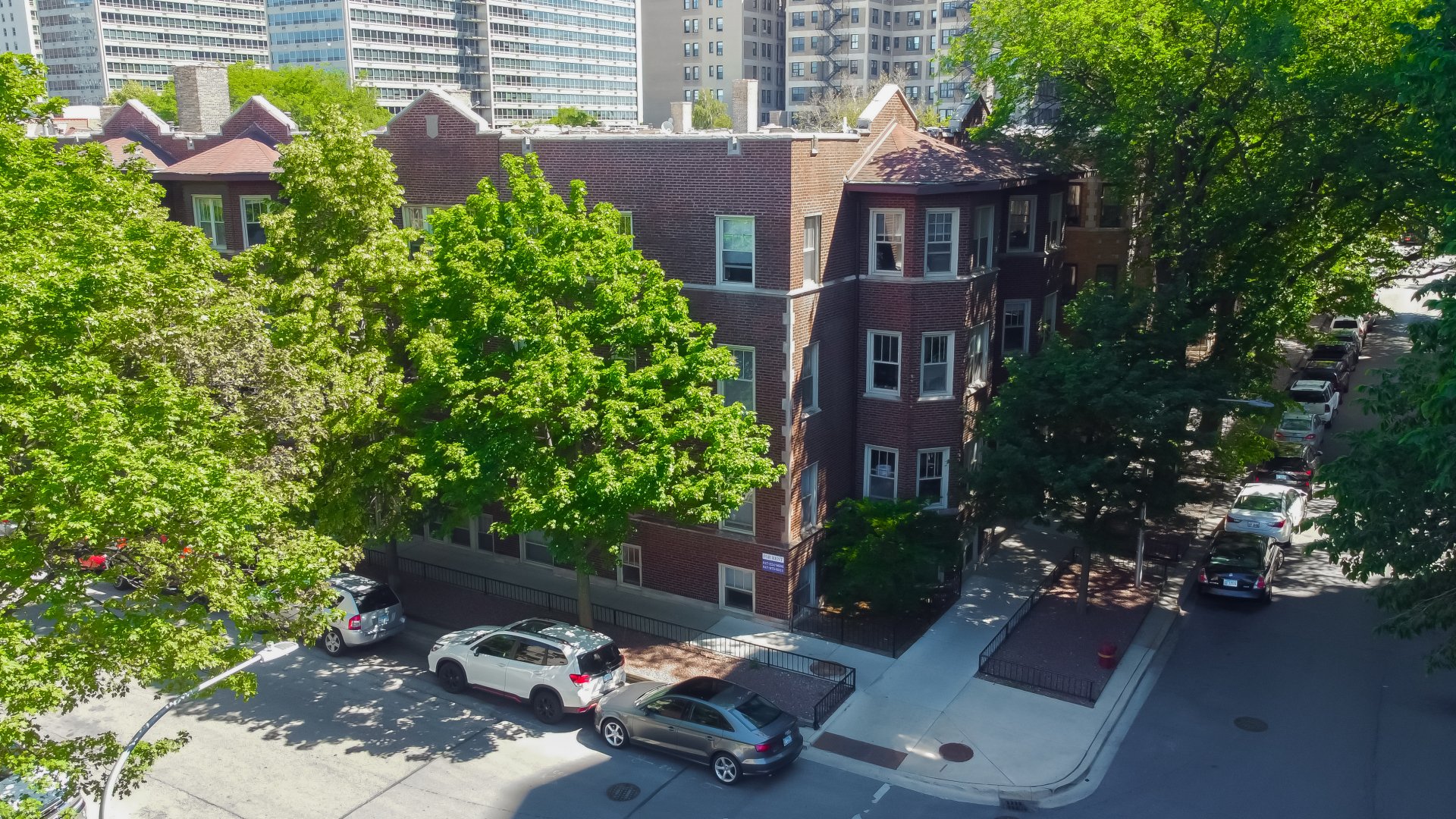 3501 N Pine Grove Ave Chicago, IL 60657