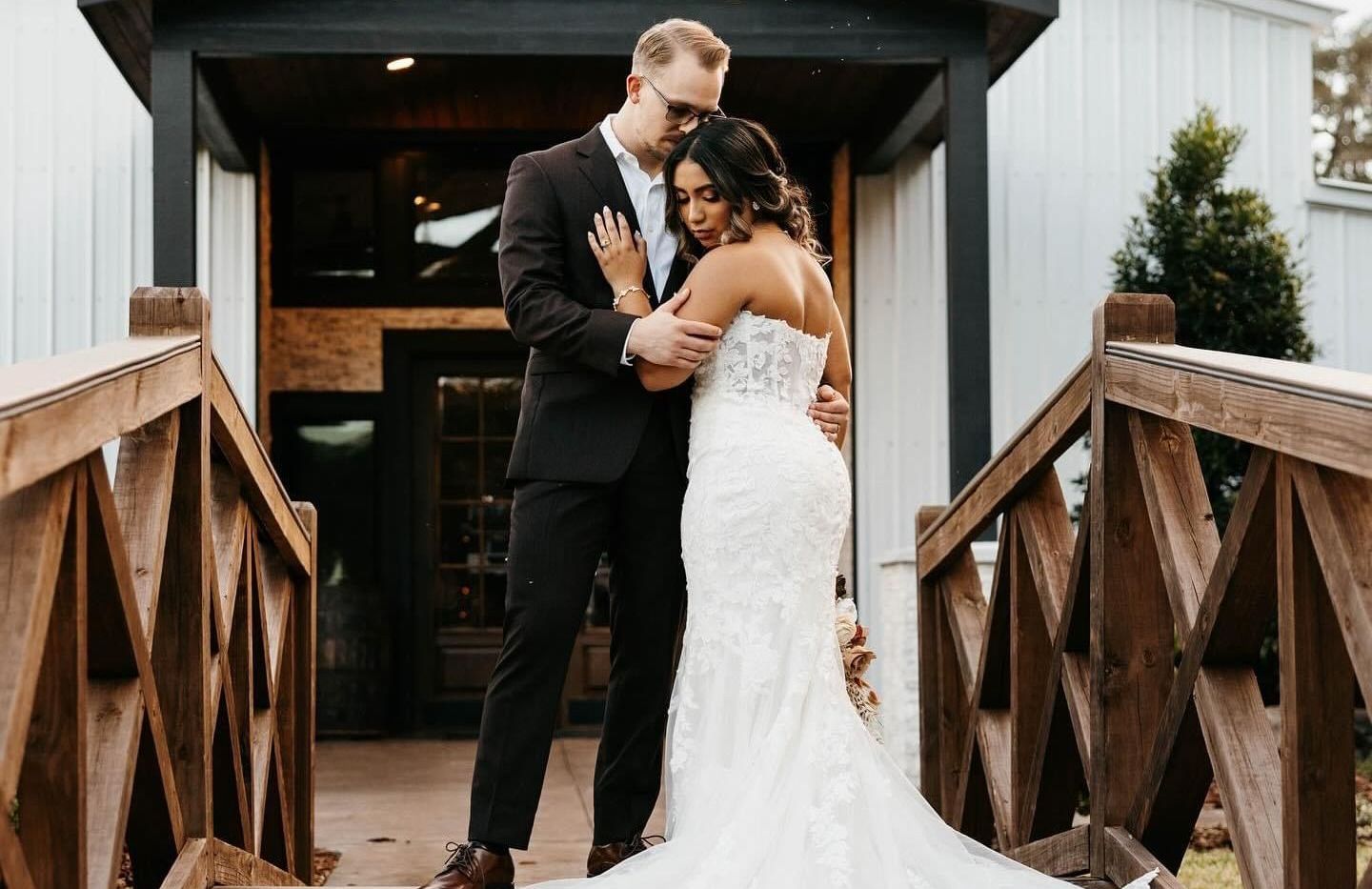 Tampa Florida Bridal Boutique/Shop, Bridal Gowns, Designer wedding dresses, custom wedding dresses, affordable wedding dresses,