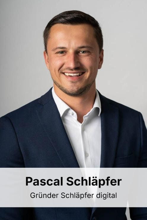 Ein junger Mann in Anzug
