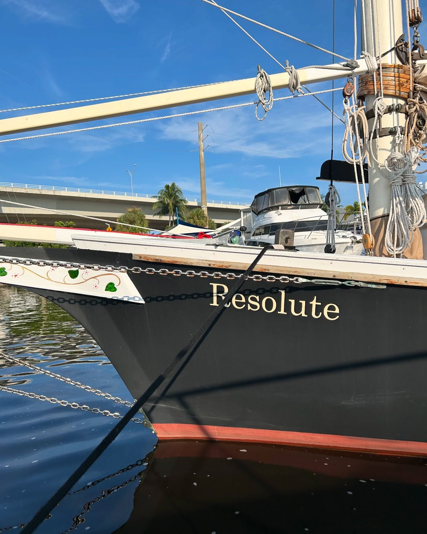 Bow of the sailboat 