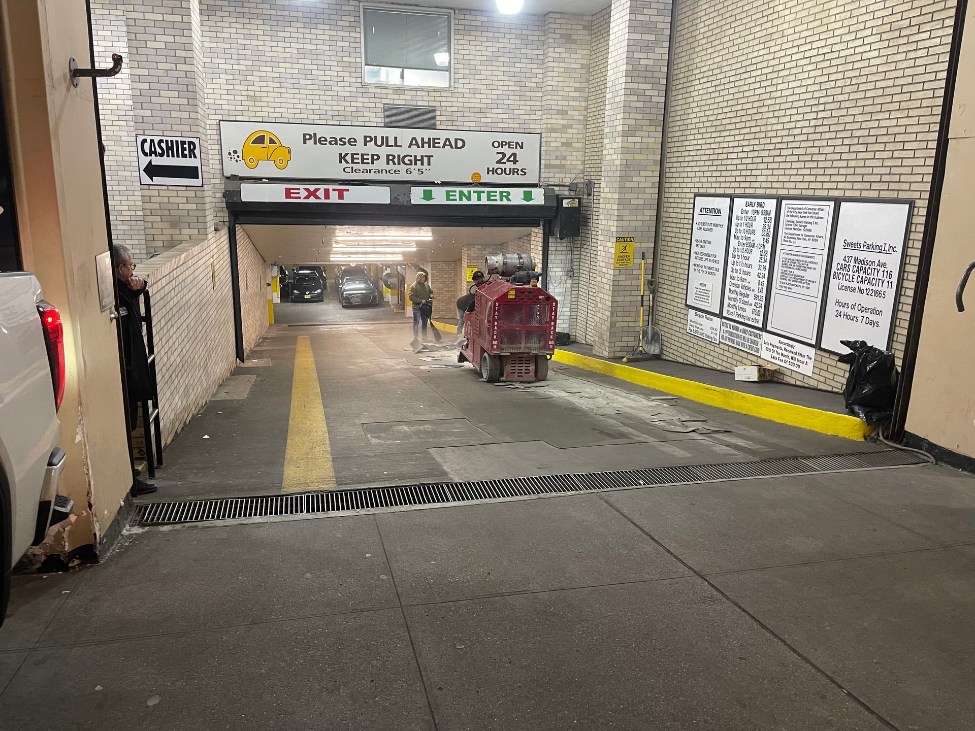 A tunnel with a sign that says enter on it