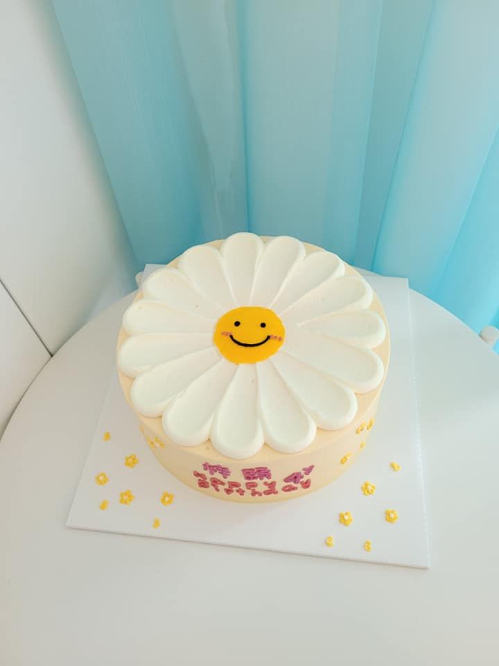 8吋客製化村上隆笑臉造型生日蛋糕