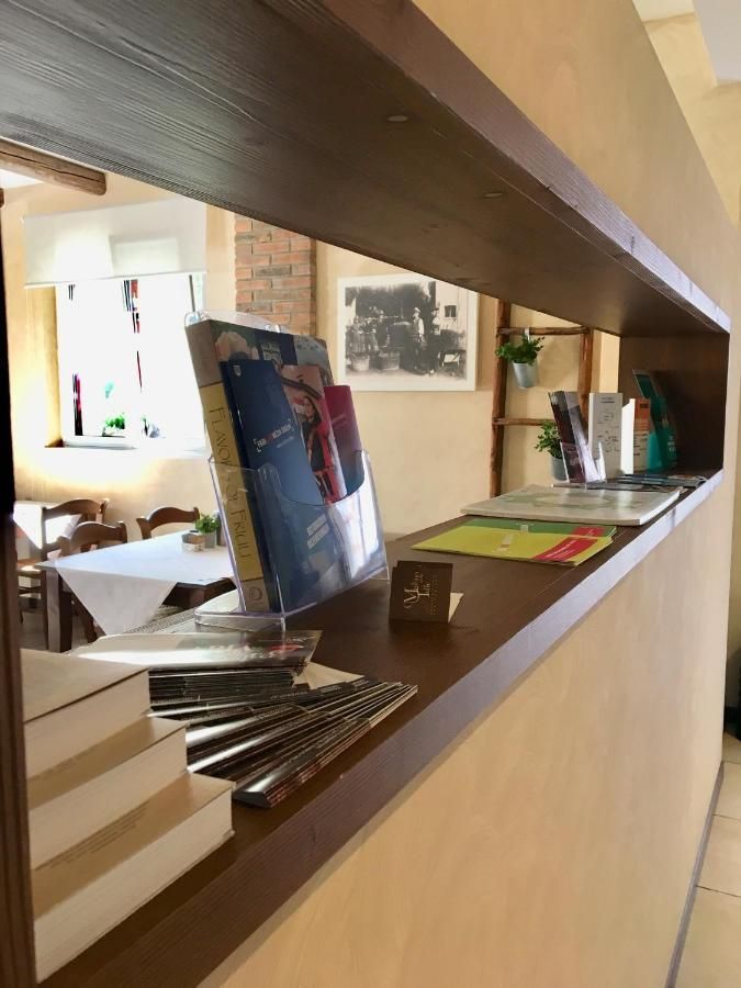 bancone accoglienza albergo
