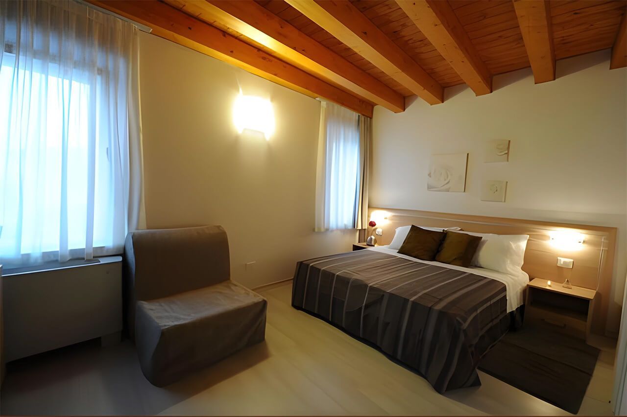 room with hotel bed