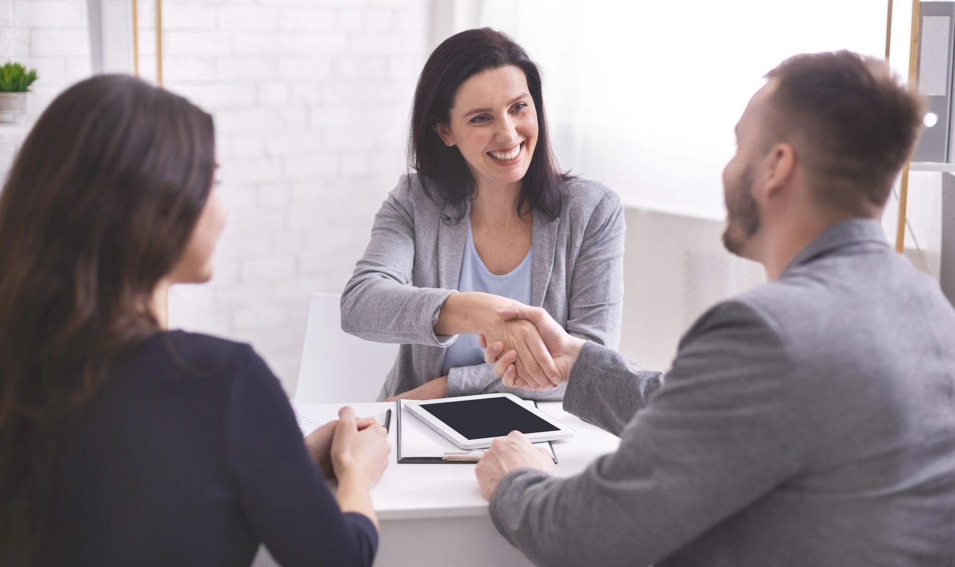 Un consulente che fa da tramite tra diverse figure professionali