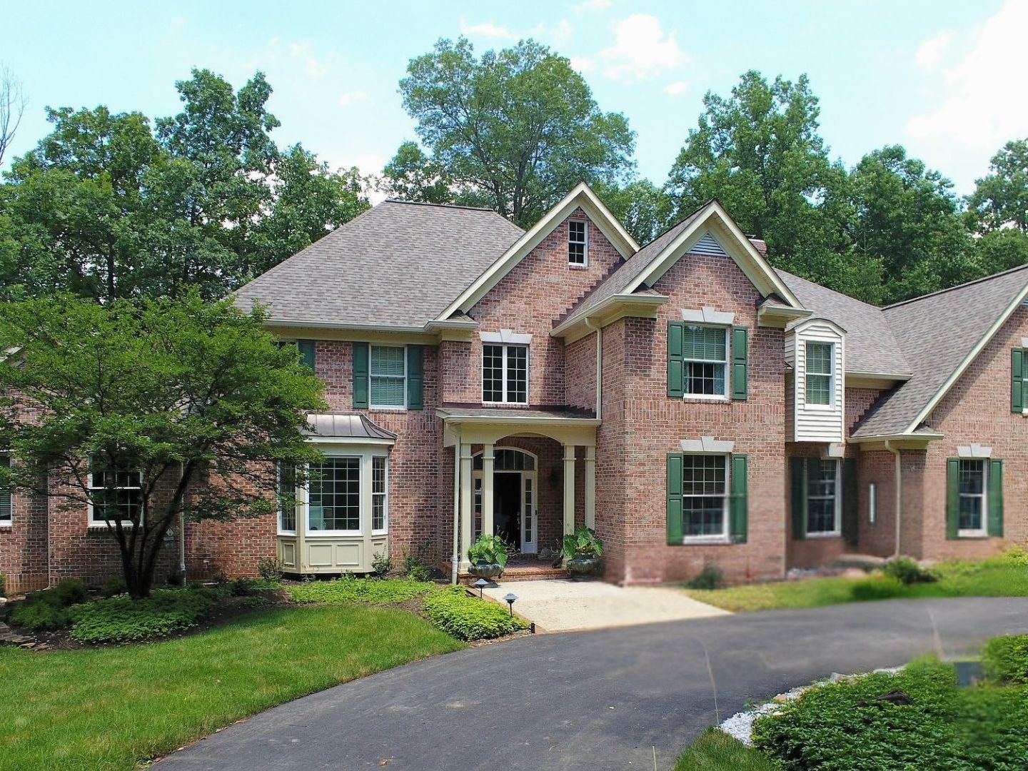Roofer in Pasadena, MD - Four Seasons Roofing