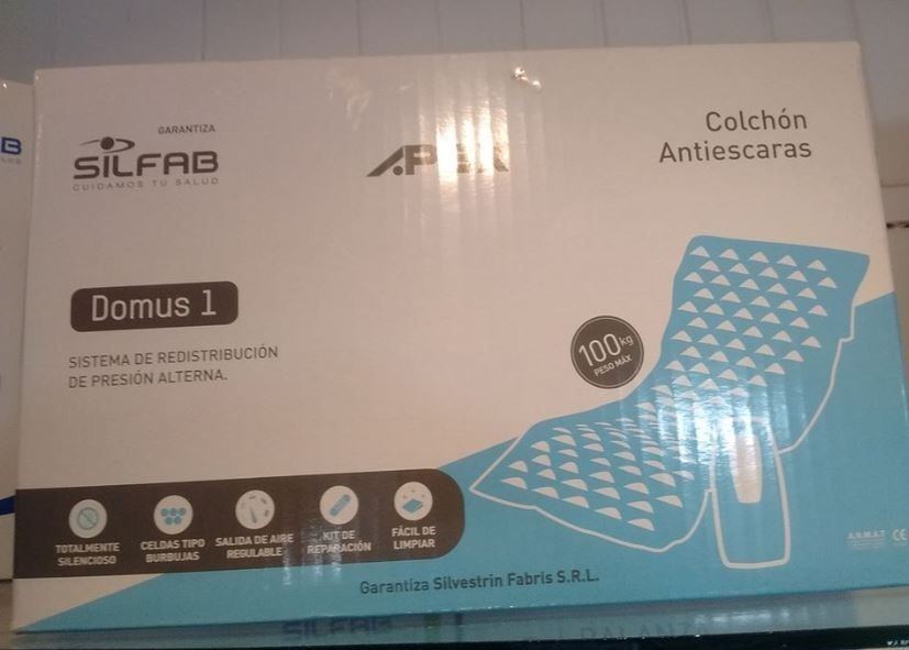 SILFAB Domus 1 colchón antiescaras en caja blanca y azul con diseño de espuma hexagonal