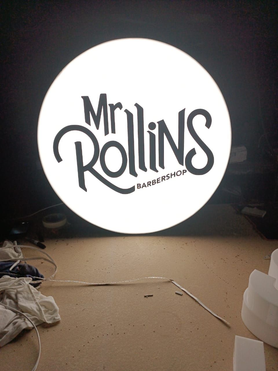 logo blanco con negro
