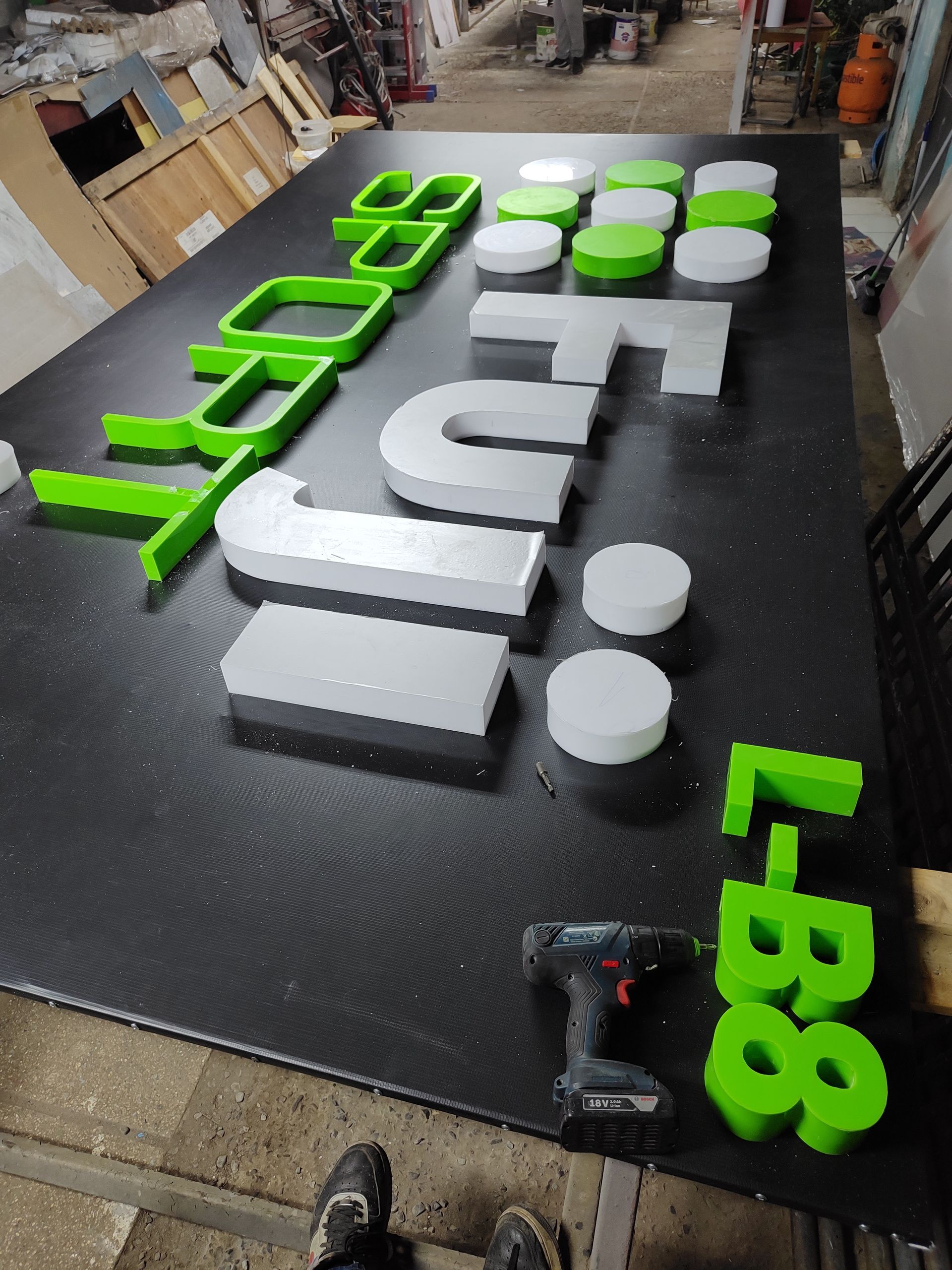 logo verde con blanco