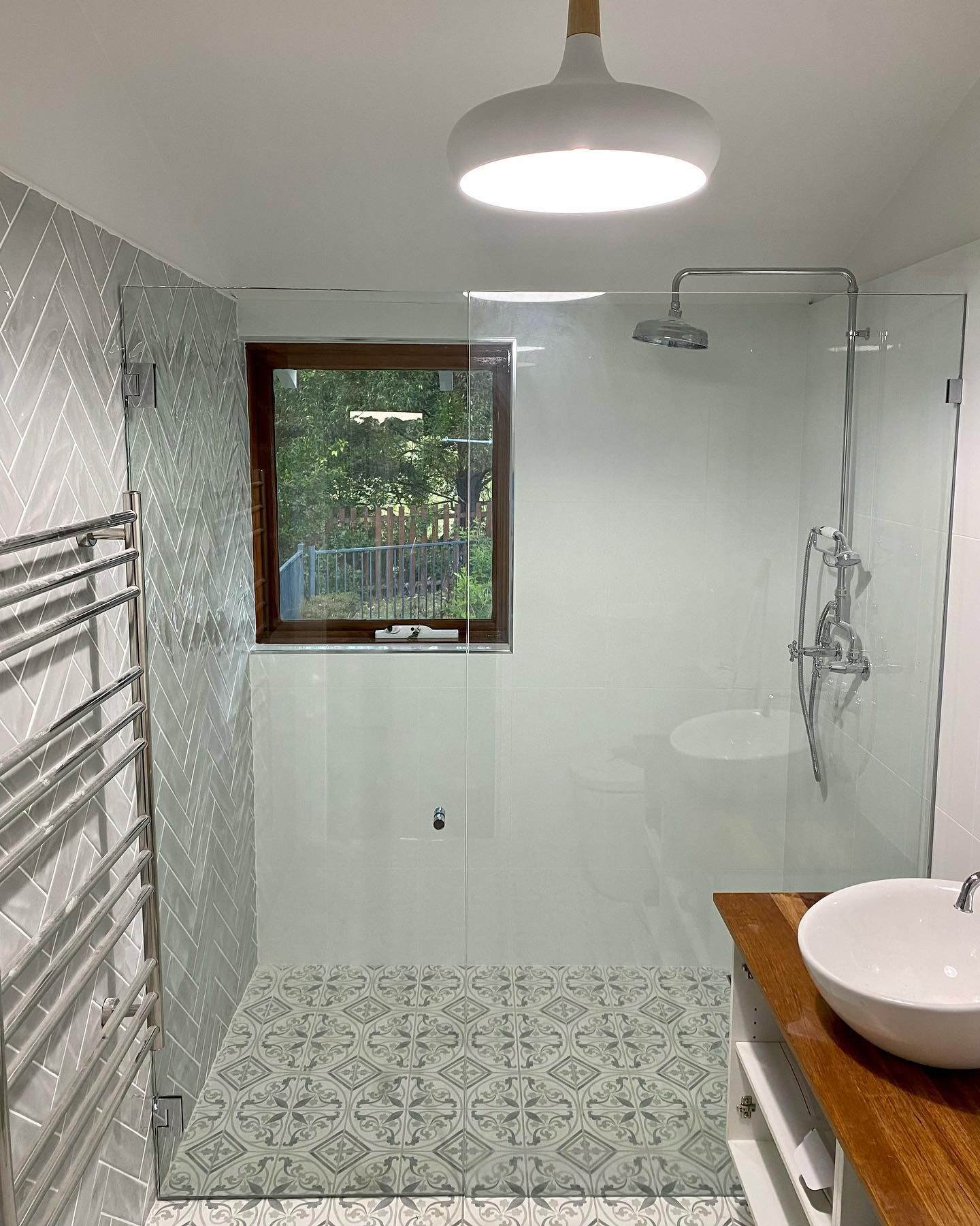 A Bathroom With a Walk in Shower, Sink, and Window β Swift Glass & Aluminium In Woolgoolga, NSW