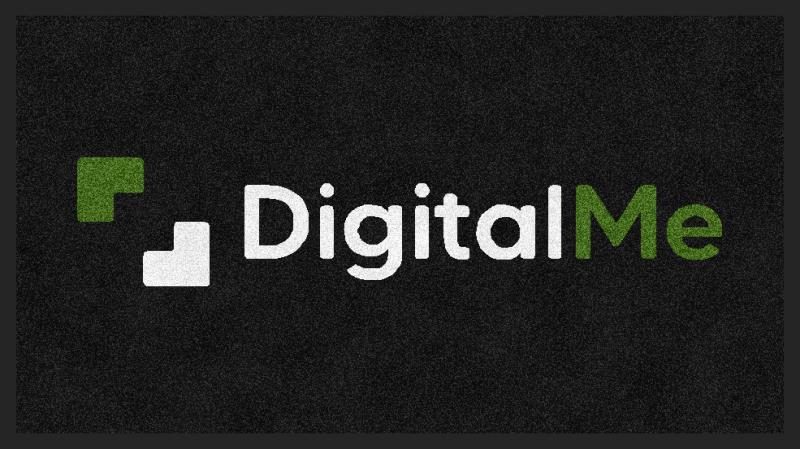 Logo DigitalMe su sfondo scuro con texture, con testo e icona bianchi e verdi.