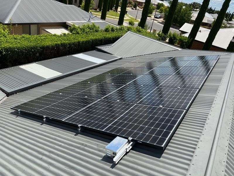 A Red Barn with Solar Panels on The Roof | Mildura, VIC | Mildura Solar