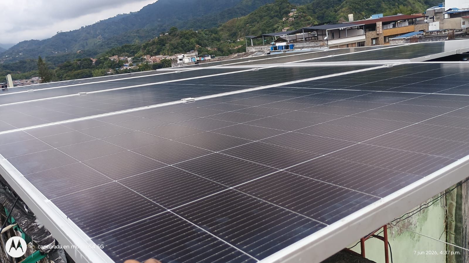 Cotizar sistema de energía solar para industria en Colombia