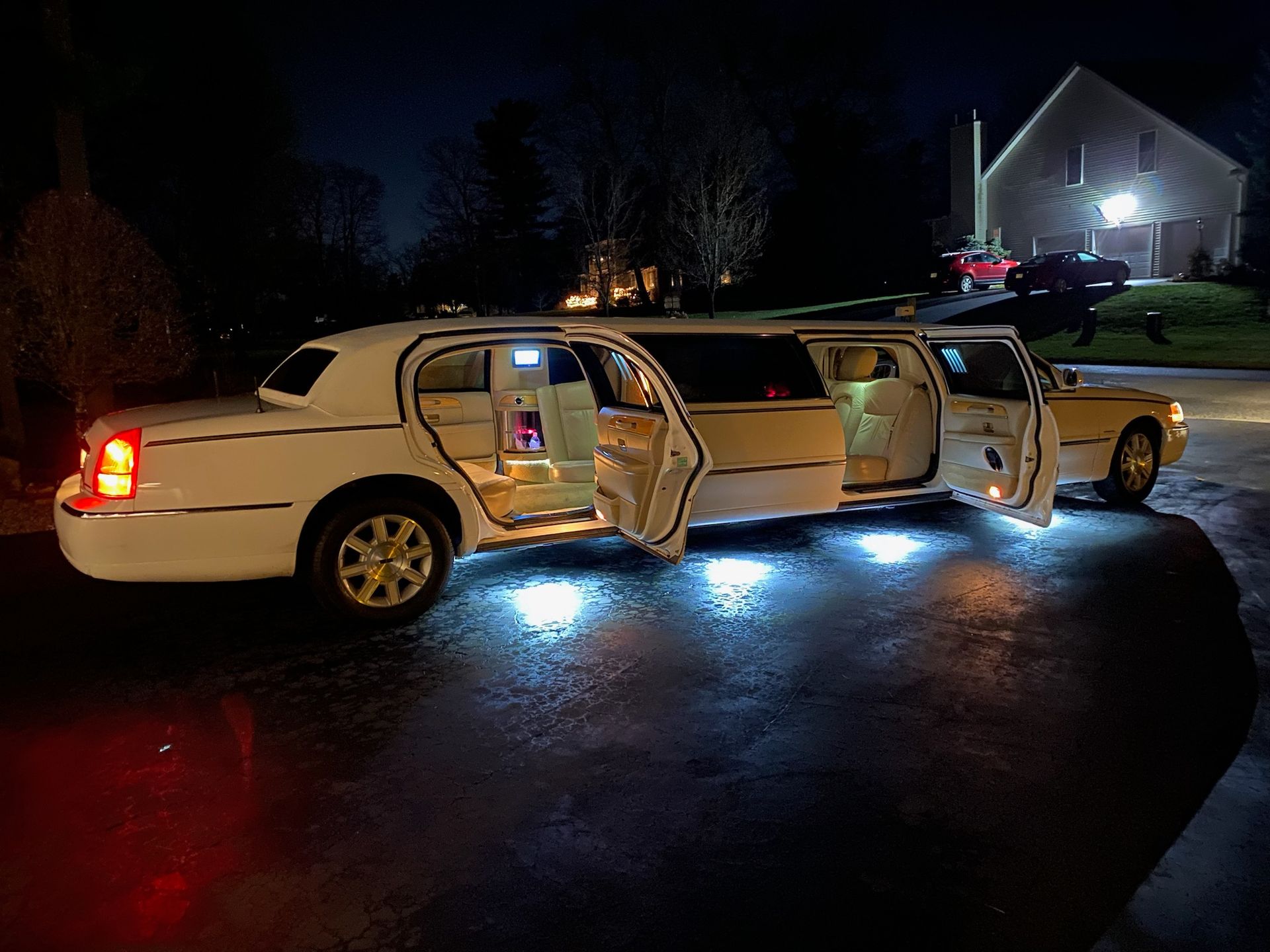 Limo service near me, Limo Rental Salem NH