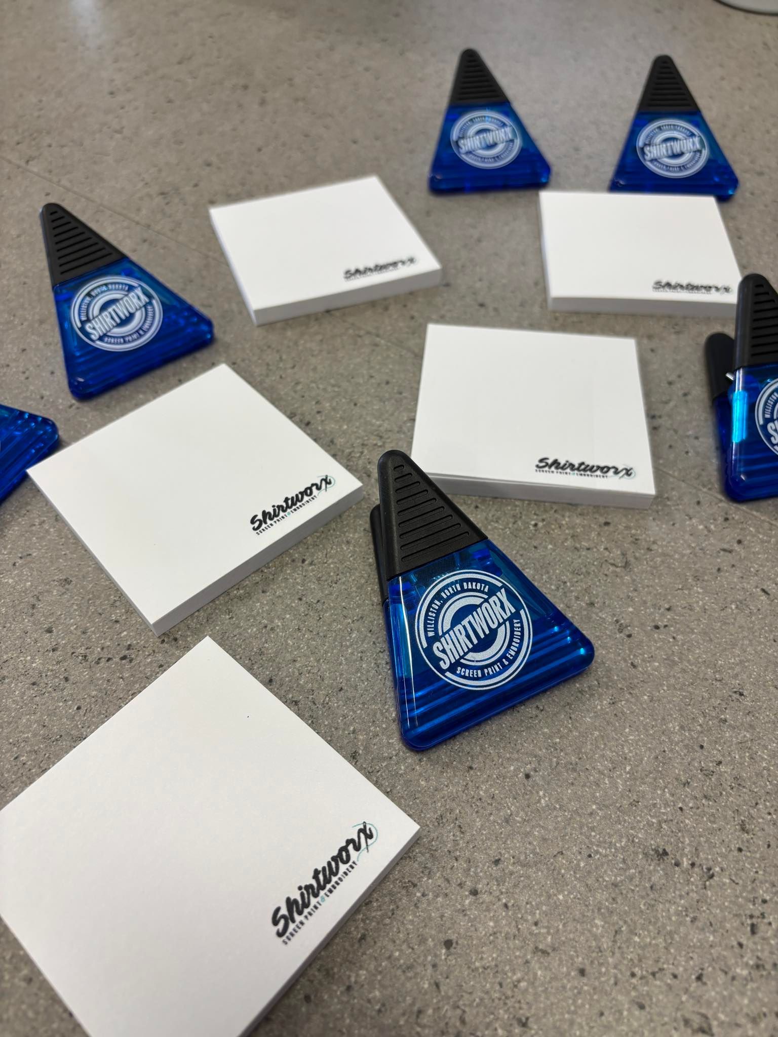 Blue triangular awards around white boxes on a speckled floor