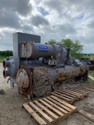 A large chiller is sitting on top of a wooden pallet.