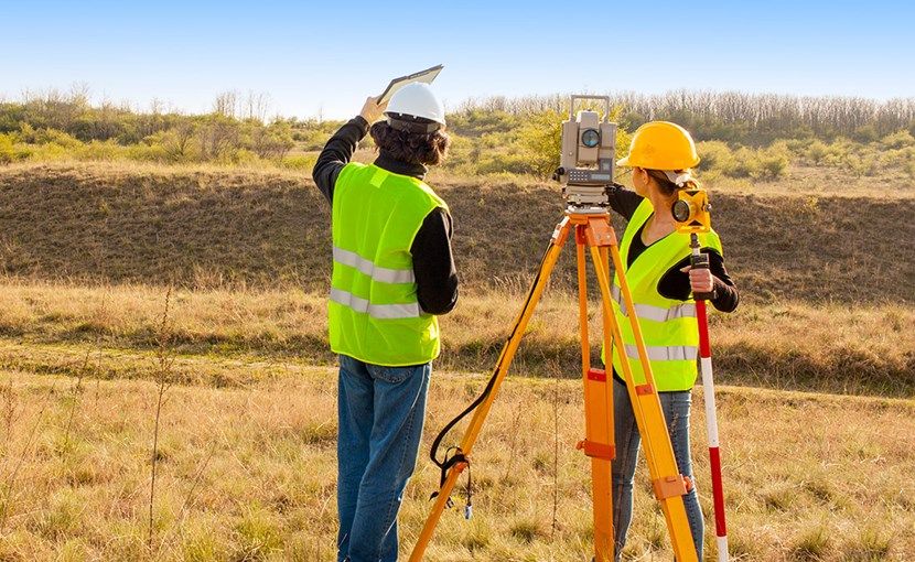 land surveyor