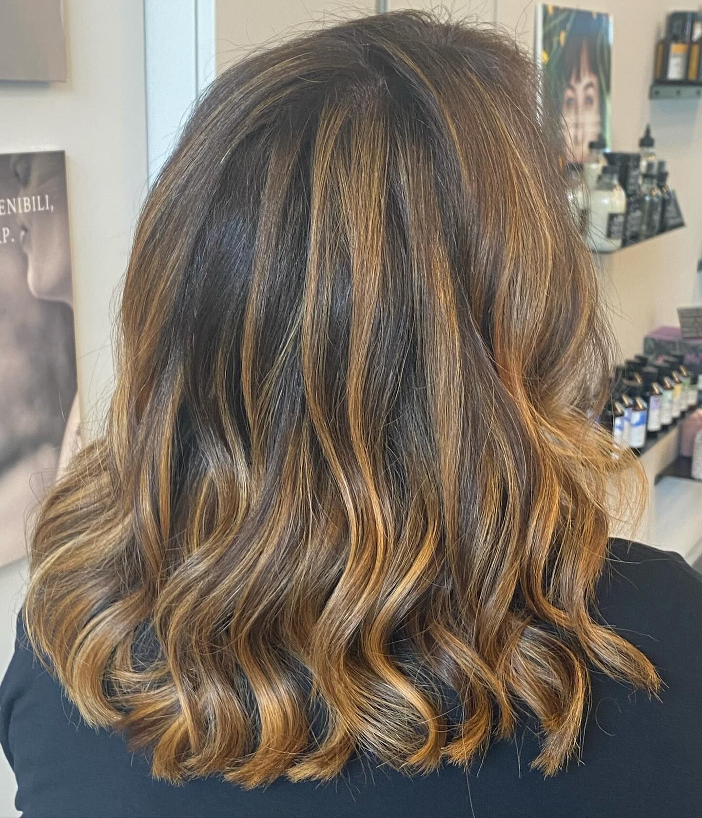  capelli di una donna con meches
