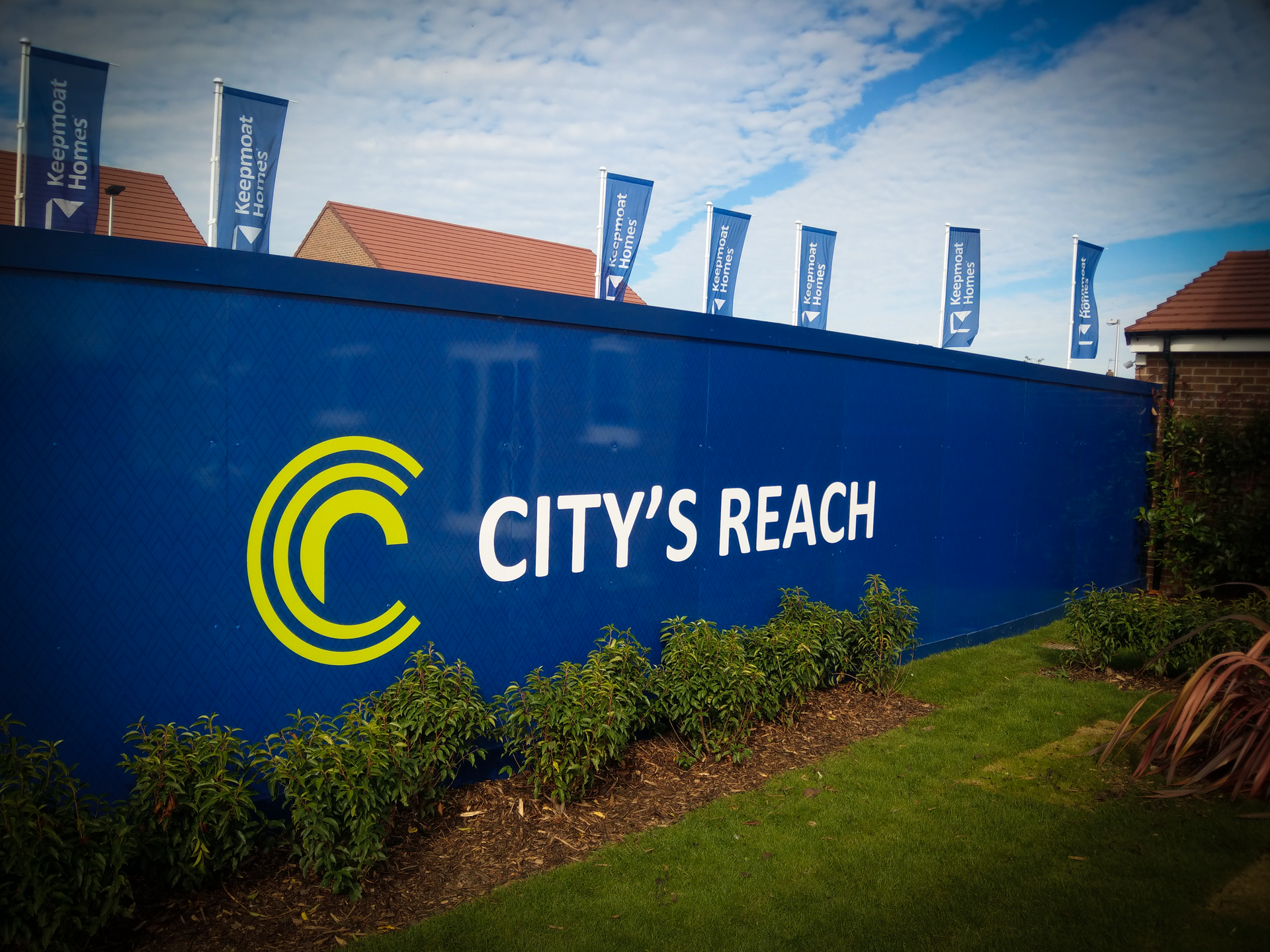 HLB Signs - sign design services - more hoarding 