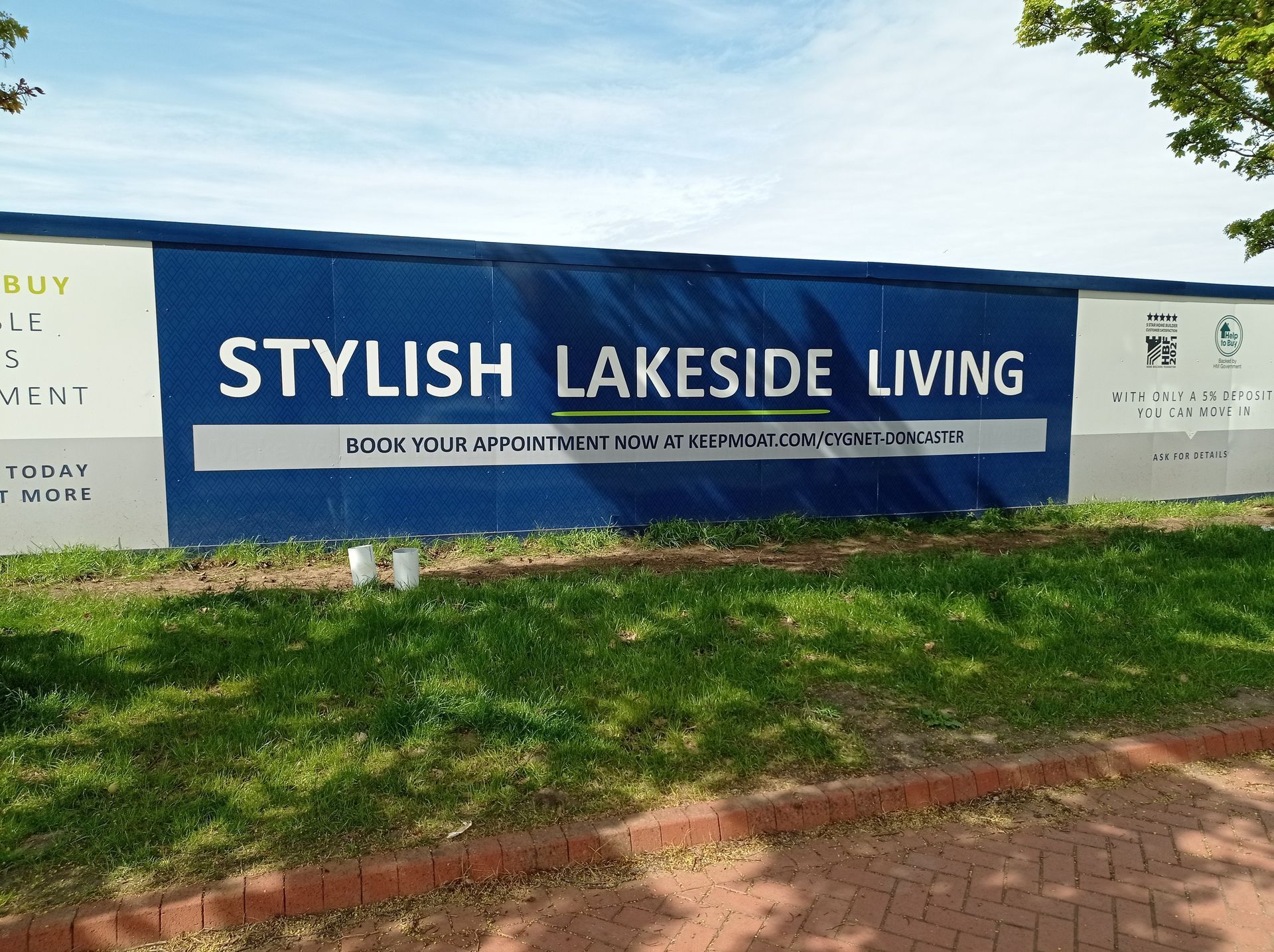 HLB Signs - sign design services - stylish hoarding 