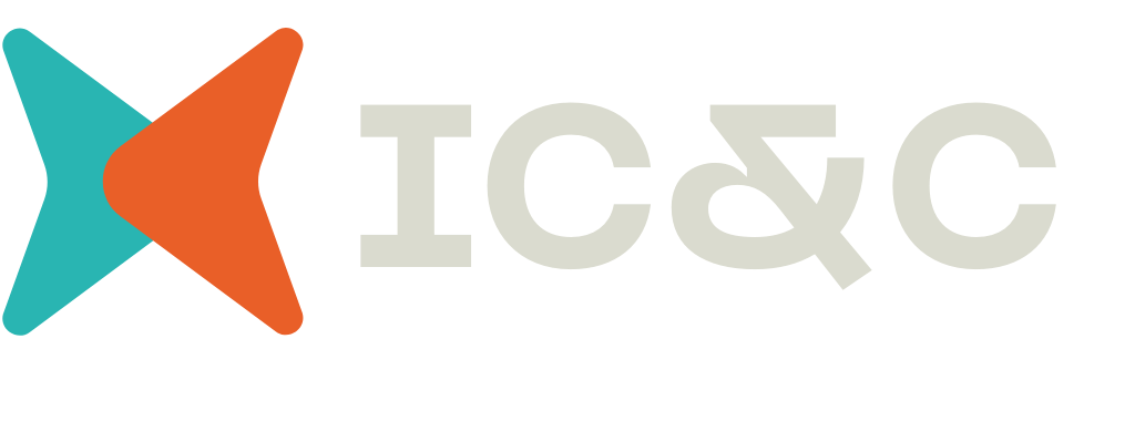 Logotipo da IC&C com marca abstrata em tons de verde-azulado e laranja e texto cinza sobre fundo branco.