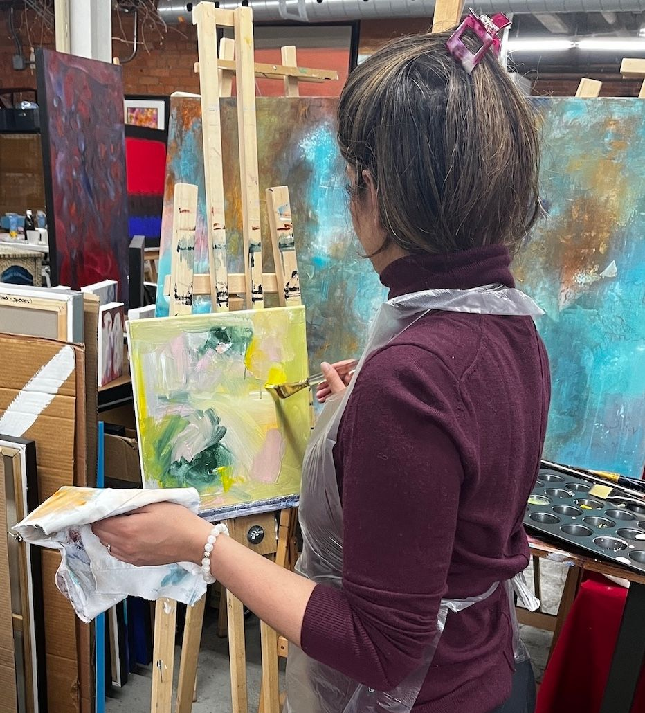participant painting in studio k2 art intensive