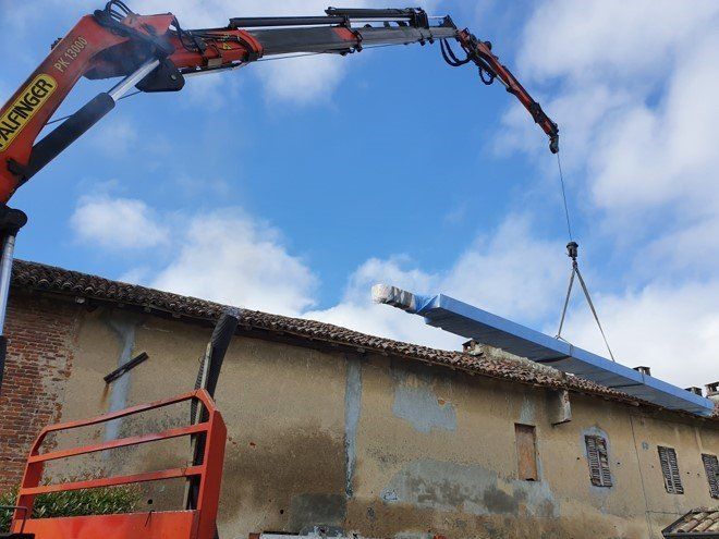 cantiere per ristrutturazione di un tetto a Pavia