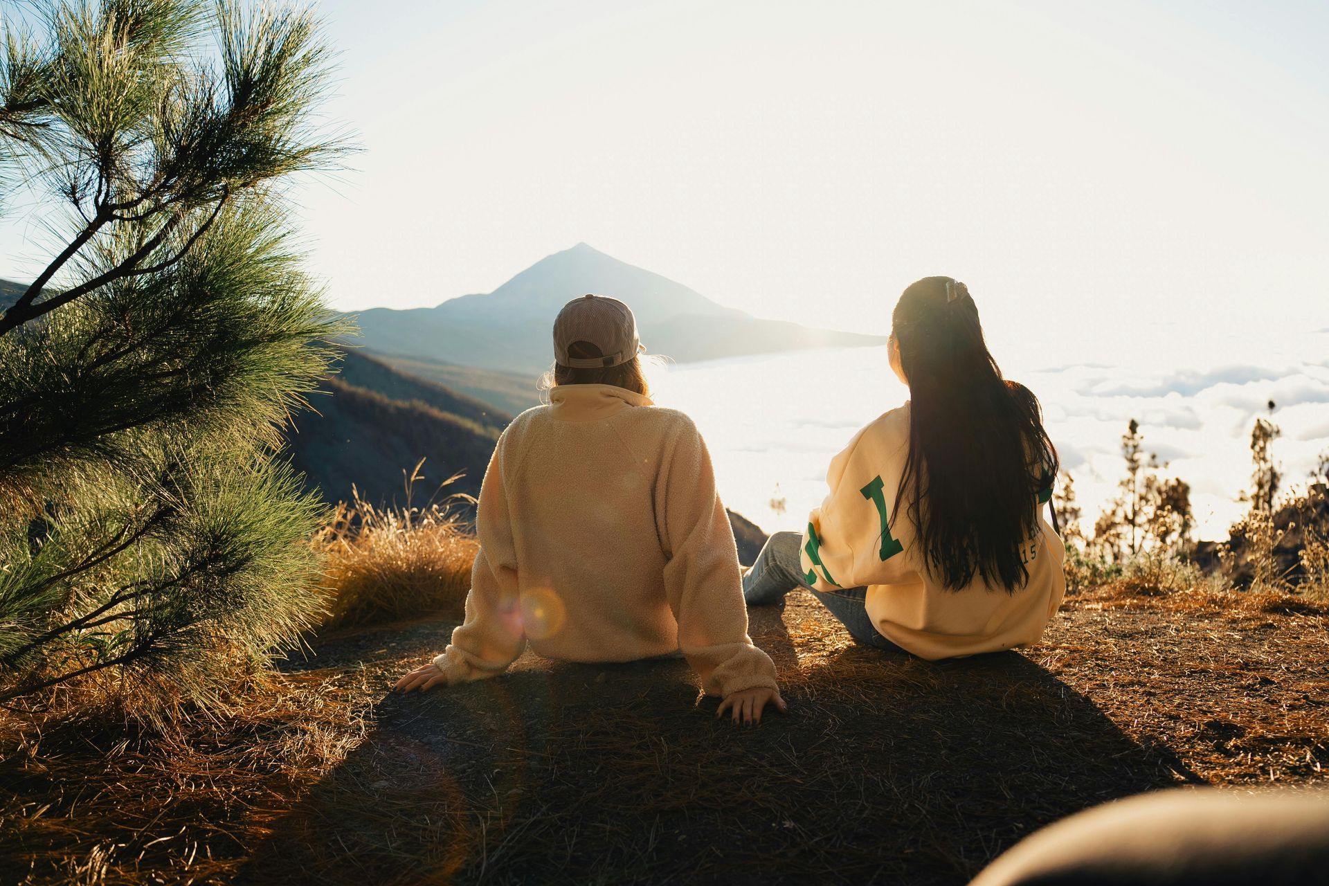 women discussing pregnancy options for unplanned pregnancy