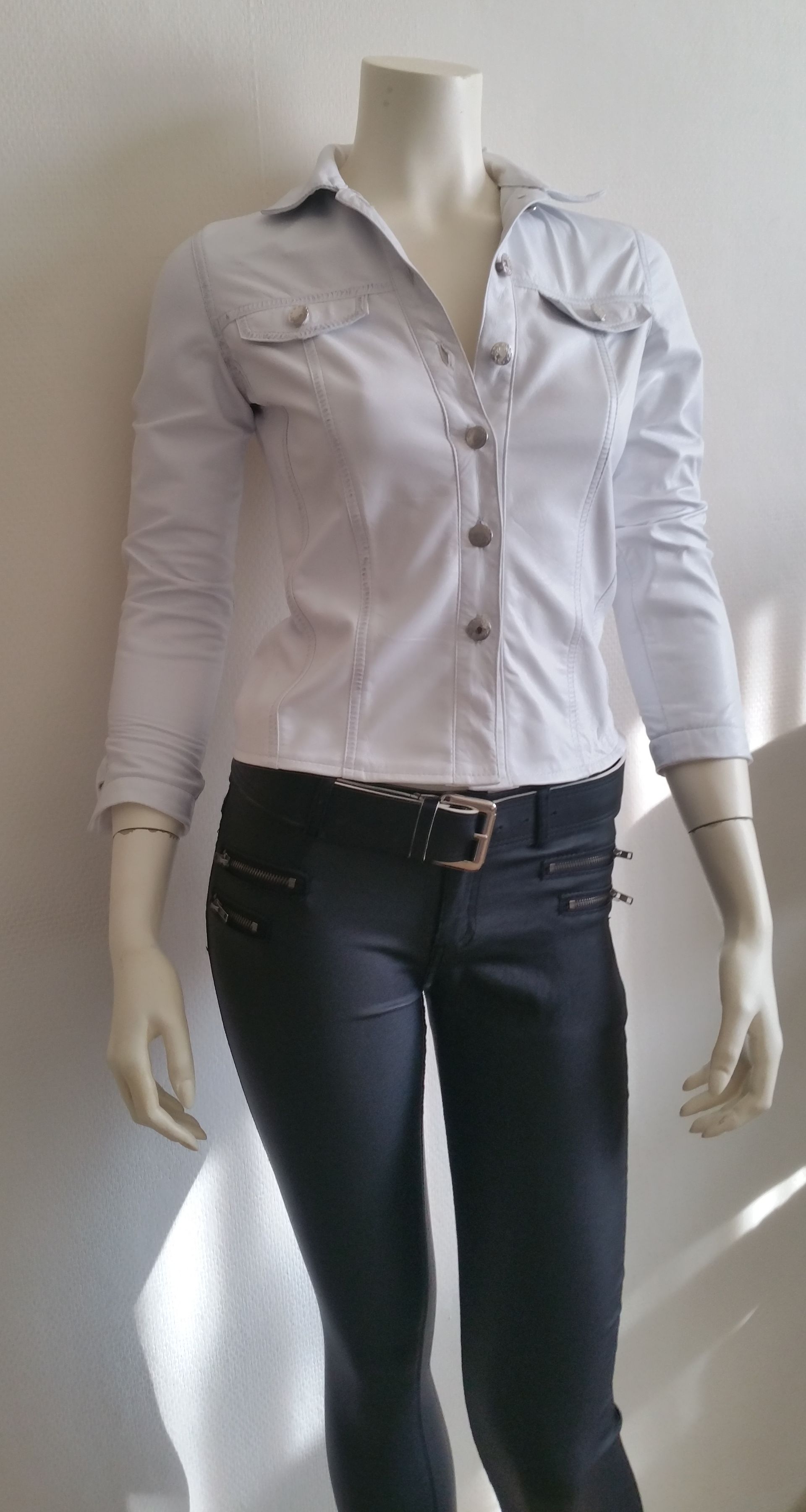 Wit leren blouse met opdruk