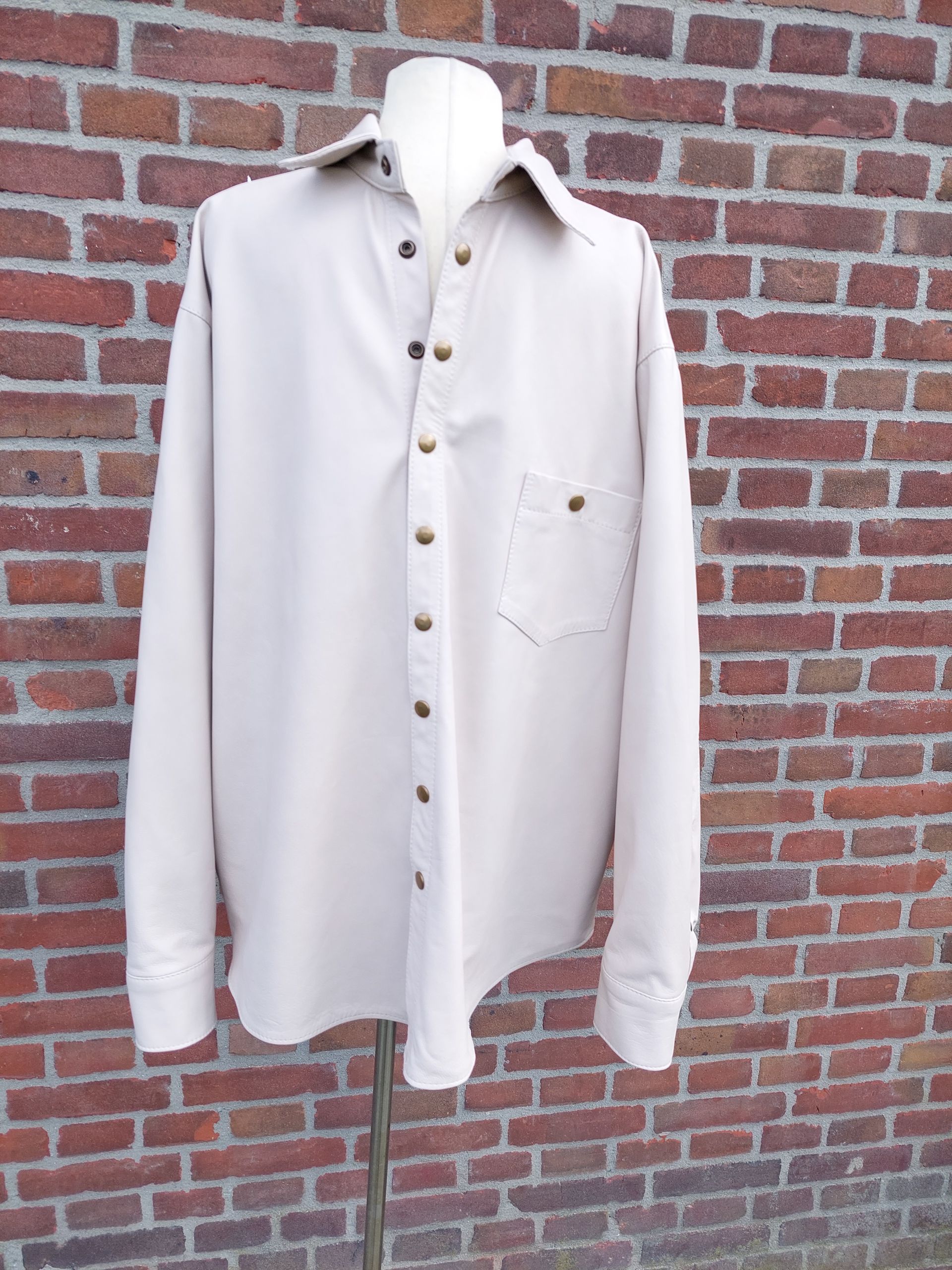 Witte leren blouse
