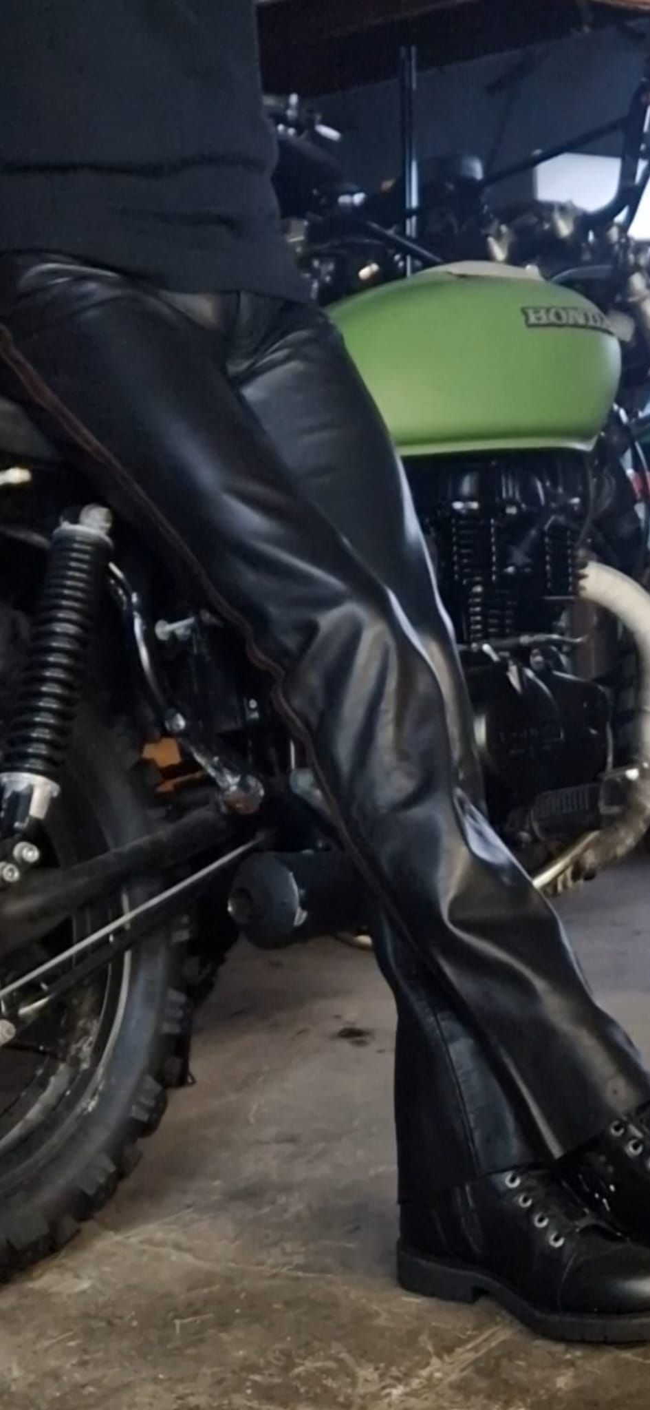 Stoere leren broek