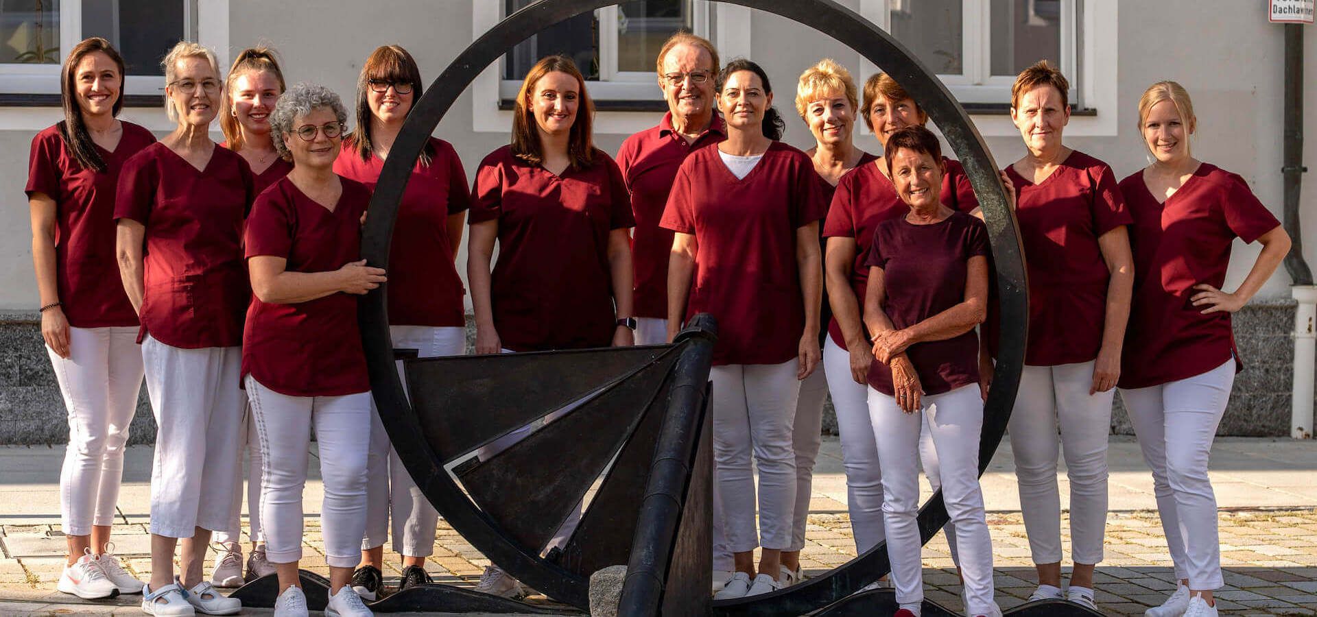 Team der Zahnarztpraxis Dr. Joana Schönberger in Amberg-Hirschau