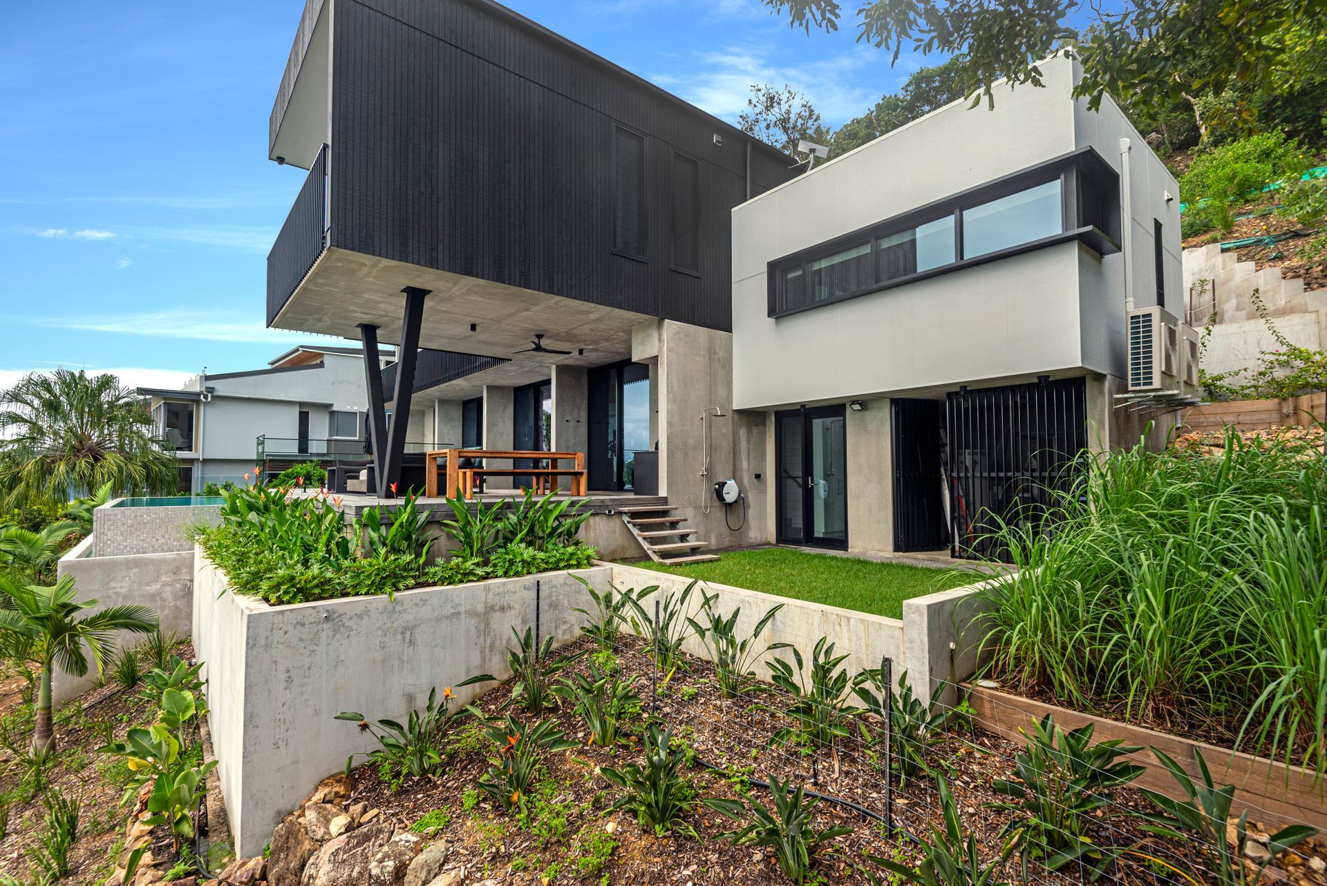 Modern Two-story House With Black and White Facade — Red Emperor Constructions in Cannonvale, QLD