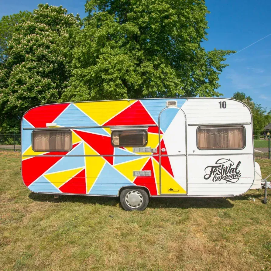 Festivalcaravan 10 voorkant