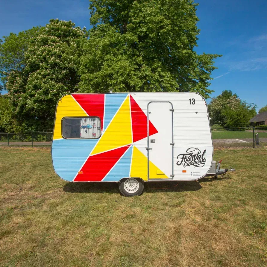 Festivalcaravan 13 voorkant
