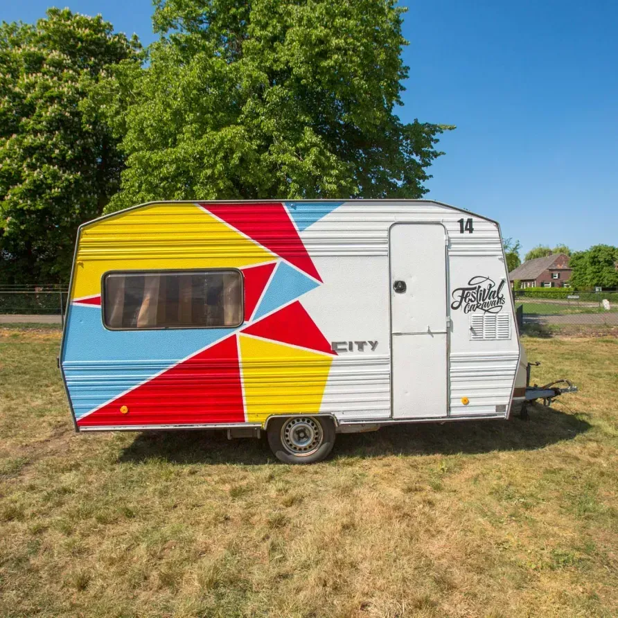 Festivalcaravan 14 voorkant