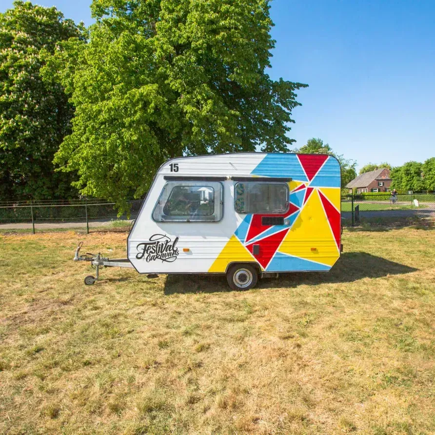 Festivalcaravan 15 achterkant